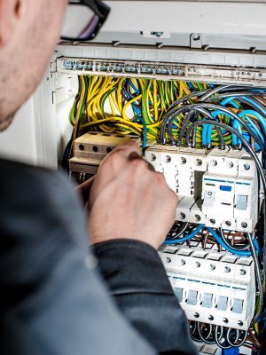 electrician-1080573_1920
